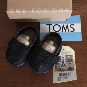 black glimmer toms